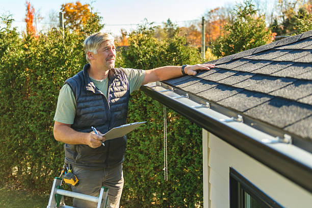 Professional Roofing technician working in Sheldon, TX